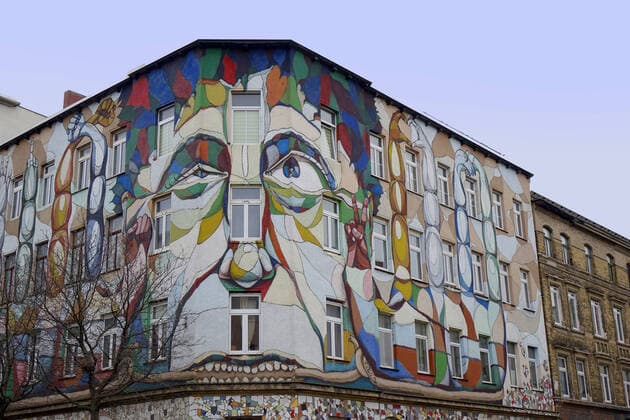 Graffiti in Halle Graffiti in Halle, 16.04.2021, Halle, Sachsen-Anhalt, An einem Gebäude in Halle befindet sich ein Graffiti. *** Graffiti in Halle Graffiti in Halle, 16 04 2021, Halle, Saxony-Anhalt, On a building in Halle there is a graffiti