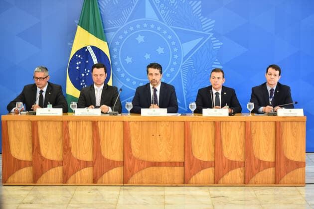News Themen der Woche KW50 News Bilder des Tages BRASÍLIA, DF - 14.12.2021: COLETIVA MINISTRO DO MEIO AMBIENTE - This Tuesday (14) the Minister of the Environment, Joaquim Leite, gives a press conference on the drop in deforestation alerts in November and actions to combat environmental crimes. The press conference takes place at Palácio do Planalto in Brasilia. In the photo, participants of the press conference, Colonel Aginaldo de Oliveira, Ministers Anderson Torres, Joaquim Leite, and President of ICMbio, Marcos de Castro. x2153194x  AntonioxMolina