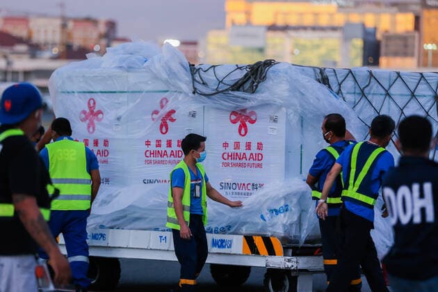(211214) -- PASAY CITY, Dec. 14, 2021 -- Staff members transport cargos containing Sinovac vaccines donated by the Chinese government in Pasay City, the Philippines, Dec. 14, 2021. The Philippines received on Tuesday an additional batch of Sinovac vaccines donated by the Chinese government to help the Southeast Asian country recover quickly from the COVID-19 pandemic. ) PHILIPPINES-PASAY CITY-CHINA-DONATED SINOVAC COVID-19 VACCINES ROUELLExUMALI 