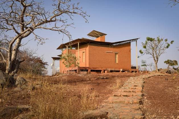 Visit to the elementary school of Gando in the urban commune of Tenkodogo, a project of the Burkinabe architect Diebedo Francis Kere, on February 26, 2021.  NicolasxRemenex xLexPictorium LePictorium_0257543