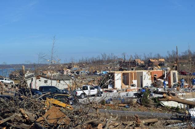News Themen der Woche KW50 News Bilder des Tages View of the damage caused by a tornado in Cambridge Shores, Kentucky, USA, 14 December 2021 (issued 15 December 2021). Cambridge Shores used to be pretty, not anymore, says Jerry Hill, who on his days off would sneak out to this small community facing Kentucky Lake, where from home all he saw was green and lush, but Friday s tornado turned the landscape in something chaotic and ugly, very ugly. When I arrived it was all different from what it used to be, the trees had disappeared and the landscape was totally different, he explains to Efe after losing his house and the boat with which he used to go out to the lake. The tornado blew up his Kentucky home: This used to be a nice place. Not anymore !ACHTUNG: NUR REDAKTIONELLE NUTZUNG!  Copyright: xAlvaroxBlancox(es-ES)x AME4527 20211215-fcff983dc9502db45fd82477d5ea6c601dba0d53