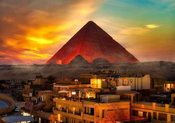  Illuminated pyramid of Cheops, 26.10.2021, Copyright: xGivagax Panthermedia28780188