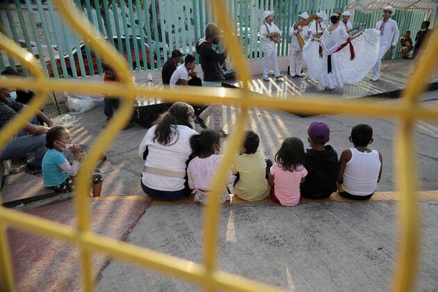 Migrants Arrives In Mexico City Children from the Central American migrant caravan inside the facilities of the Casa Peregrino located in Mexico City, who have received accommodation, food, legal, psychological and medical care, have gone to various agencies to support refugees and try to obtain a permit that will allow them to stay longer in Mexico in view of the difficulties their compatriots are having to enter the United States during the COVID-19 health emergency in the country. Mexico City Mexico City Mexico  Copyright: xGerardoxVieyrax originalFilename:vieyra-notitle211216_nppSu.jpg