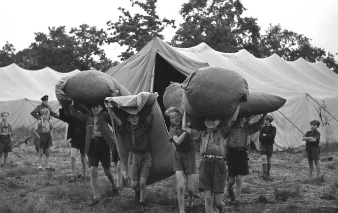 Bau der Pionierrepublik in Ostberlin Building Pioneer republik East-Berlin Historisches Bild und Foto: Bau der Pionierrepublik in Ostberlin, Wuhlheide, Juli 1951. Die Pionierrepublik Wilhelm Pieck war das zentrale Pionierlager der Pionierorganisation Ernst Thälmann in der DDR. Historical Image and Photography: Building Pioneer republik East-Berlin