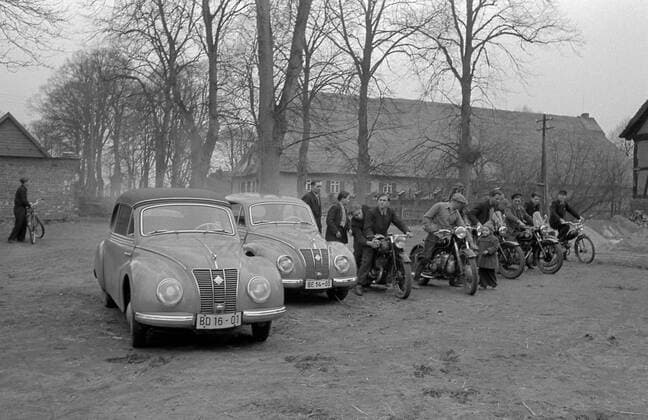 Motorrad Moped Meeting Historisches Bild und Foto: Motorrad Moped Meeting Historical Image and Photography: Motorrad Moped Meeting