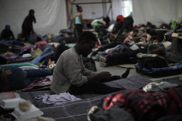 Migrants In Their Stay In Mexico To Continue Their Journey To US MEXICO CITY, MEXICO - DECEMBER 15, 2021: A migrant rests during their stay at House of the Pilgrim San Juan Diego waiting continue their journey heading to the United States border. On December 15, 2021 in Mexico City, Mexico. (Photo by Luis Cortes Eyepix Group) Copyright: xLuisxCortesx xEyepixxGroupx EYEPIXGROUP_MB_15122021_21538