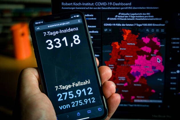 Coronavirus in Deutschland - Covid-19-Dashboard des Robert Koch-Institut 17.12.2021: Robert Koch-Institut: 7-Tage-Inzidenz 331,8. 7-Tage-Fallzahl 275.912. COVID-19-Fälle 6.721.375. Zugang um 50.968 gegenüber dem Vortag. COVID-19-Todesfälle 107.639. Zugang um 437 gegenüber dem Vortag.