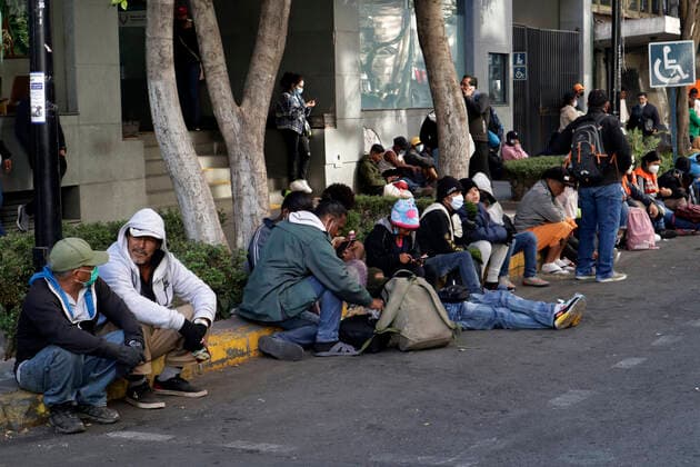 Migrant Caravan Meet With Mexican Government MEXICO CITY, MEXICO - DECEMBER 16, 2021: Centro American migrants led by Irineo Mujica, attend at the National Palace to meet by the director of Citizen Attention of the Presidency of Mexico, to expedite humanitarian visas and processes of the National Institute of Migration. On December 16, 2021 in Mexico City, Mexico. (Photo by Luis Barron Eyepix Group) Copyright: xLuisxBarronx xEyepixxGroupx EYEPIXGROUP_LB_16122021_21591