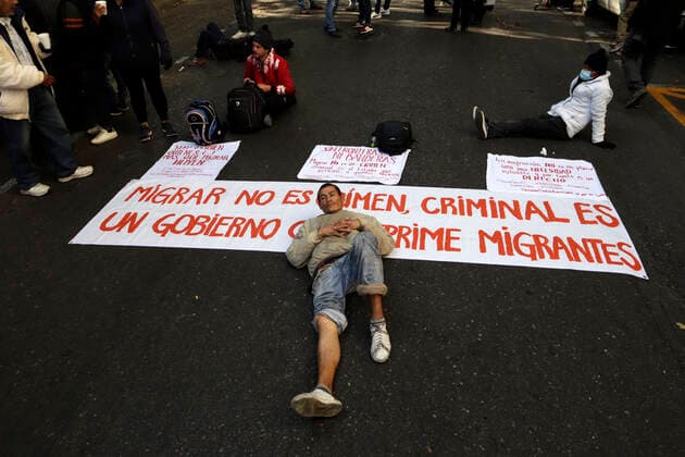 Migrant Caravan Meet With Mexican Government MEXICO CITY, MEXICO - DECEMBER 16, 2021: Centro American migrants led by Irineo Mujica, attend at the National Palace to meet by the director of Citizen Attention of the Presidency of Mexico, to expedite humanitarian visas and processes of the National Institute of Migration. On December 16, 2021 in Mexico City, Mexico. (Photo by Luis Barron Eyepix Group) Copyright: xLuisxBarronx xEyepixxGroupx EYEPIXGROUP_LB_16122021_21593