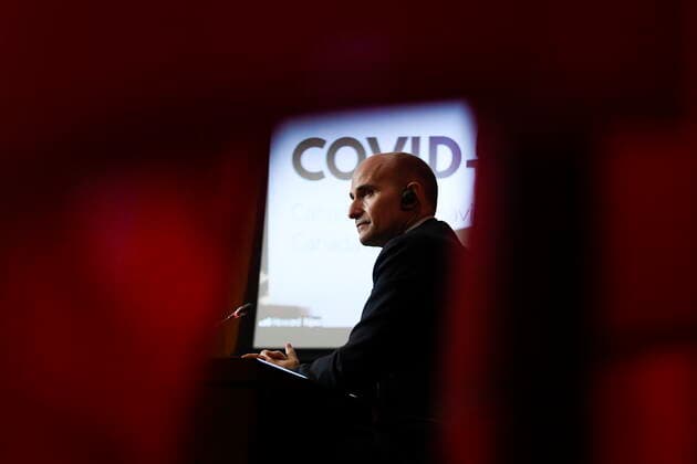 Kanada, Pressekonferenz zur aktuellen Corona-Lage in Ottawa December 17, 2021, Ottawa, ON, CAN: Minister of Health Jean-Yves Duclos participates in a news conference on the COVID-19 pandemic and the omicron variant, in Ottawa, on Friday, Dec. 17, 2021. Ottawa CAN  - ZUMAc35_ 20211217_zaf_c35_016 Copyright: xJustinxTangx
