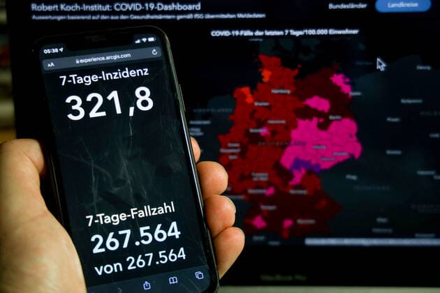 Coronavirus in Deutschland - Covid-19-Dashboard des Robert Koch-Institut 18.12.2021: Robert Koch-Institut: 7-Tage-Inzidenz 321,8. 7-Tage-Fallzahl 267.564. COVID-19-Fälle 6.764.188. Zugang um 42.813 gegenüber dem Vortag. COVID-19-Todesfälle 108.053. Zugang um 414 gegenüber dem Vortag.