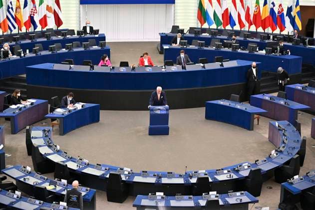 Ryszard Czarnecki bei einer Plenartagung zum anhaltenden massiven Vorgehen gegen die Zivilgesellschaft und Menschenrechtsverteidiger in Russland im Plenarsaal des Europäischen Parlaments. Straßburg, 16.12.2021 *** Ryszard Czarnecki at a plenary session on the ongoing massive crackdown on civil society and human rights defenders in Russia in the European Parliament Chamber Strasbourg, 16 12 2021 Foto:xD.xAnoraganingrumx xFuturexImage