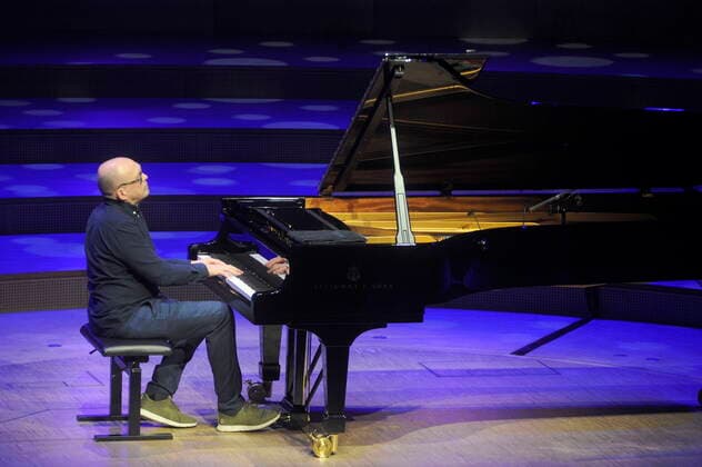 Der norwegische Jazz-Pianist Bugge Wesseltoft solo 2021 in der Philharmonie Essen. The Norwegean jazz pianist Bugge Wesseltoft solo at the Philharmonie Essen, 2021. Essen NRW DEU;DE;GERMANY;DEUTSCHLAND;ALLEMAGNE