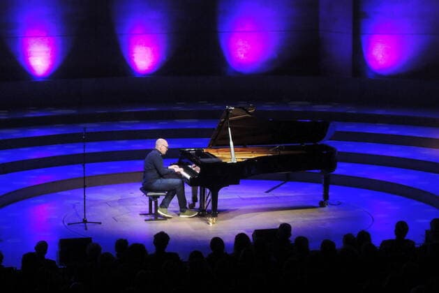 Entertainment Bilder des Tages Der norwegische Jazz-Pianist Bugge Wesseltoft solo 2021 in der Philharmonie Essen. The Norwegean jazz pianist Bugge Wesseltoft solo at the Philharmonie Essen, 2021. Essen NRW DEU;DE;GERMANY;DEUTSCHLAND;ALLEMAGNE