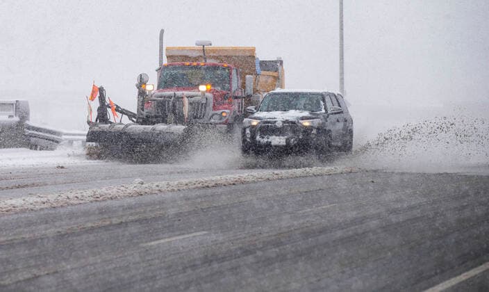 (211218) -- MISSISSAUGA (CANADA), Dec. 18, 2021 -- A snowplow clears the snow on a street during a snowy day in Mississauga, the Greater Toronto Area, Canada, on Dec. 18, 2021. A snowfall hit the Greater Toronto Area on Saturday. (Photo by Xinhua) CANADA-GREATER TORONTO AREA-MISSISSAUGA-SNOWFALL ZouxZheng 