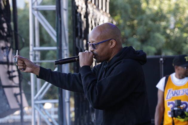 December 18, 2021, Los Angeles, California, USA: Hip-hop artist Warren G raps on stage at the Once Upon A Time in LA concert Los Angeles USA - ZUMAs215 20211218_zap_s215_004 Copyright: xAlexanderxSeyumx