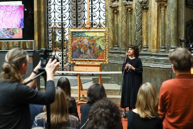 Entertainment Themen der Woche KW51 Entertainment Bilder des Tages MOSCOW, RUSSIA - DECEMBER 20, 2021: Pushkin State Museum of Fine Arts Director Marina Loshak attends a press conference on the research and preservation of Vincent van Gogh s painting Red Vineyard at Arles (Montmajour) at Moscowâ€™s Pushkin State Museum of Fine Arts. The painting dates back to 1888 and is stored at the Pushkin Museum since 1948; this is van Gogh s only painting sold while he was alive. The painting has undergone X-ray fluorescence spectroscopy and electron microscopy. Mikhail Tereshchenko TASS  TS11C77B
