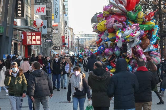 News Bilder des Tages Niedersachsen, Hannover, Kein 2G mehr im Einzelhandel, volle City, Weihnachtseinkäufe, einkaufen,