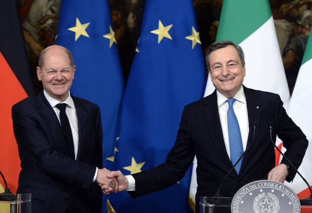 News Themen der Woche KW51 News Bilder des Tages Rome 20 12 2021 Prime Minister Mario Draghi receives Federal Chancellor of Germany Olaf Scholz at Palazzo Chigi In the photo: Olaf Scholz and Mario Draghi during the press conference at the end of the meeting  Copyright: xFABIOxCIMAGLIAx xIPAx xFabioxCimagliax
