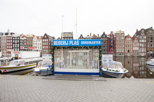 (211220) -- AMSTERDAM, Dec. 20, 2021 -- Photo taken on Dec. 20, 2021 shows boat tours suspended in Amsterdam, the Netherlands. The new lockdown in the Netherlands took effect from Dec. 19, 2021 and will remain in effect until Jan. 14, 2022. (Photo by Xinhua) NETHERLANDS-COVID-19-LOCKDOWN SylviaxLederer 