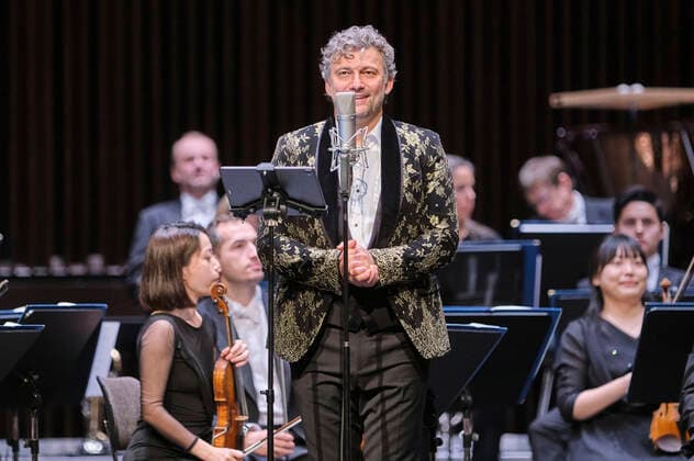 Jonas Kaufmann und die Deutsche Staatsphilharmonie Rheinland-Pfalz unter der Leitung von Jochen Rieder bei einem Weihnachtskonzert zu Jonas Kaufmanns neuer CD It s Christmas im Kuppelsaal. Hannover, 20,.11.2021