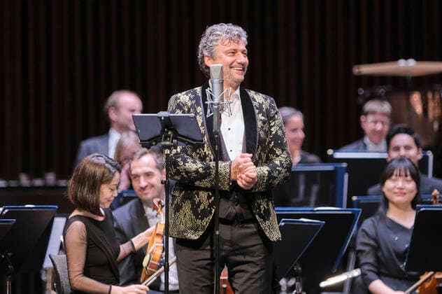 Jonas Kaufmann und die Deutsche Staatsphilharmonie Rheinland-Pfalz unter der Leitung von Jochen Rieder bei einem Weihnachtskonzert zu Jonas Kaufmanns neuer CD It s Christmas im Kuppelsaal. Hannover, 20,.11.2021