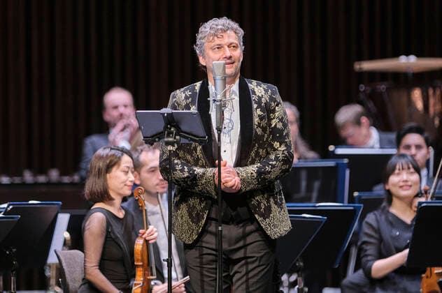 Jonas Kaufmann und die Deutsche Staatsphilharmonie Rheinland-Pfalz unter der Leitung von Jochen Rieder bei einem Weihnachtskonzert zu Jonas Kaufmanns neuer CD It s Christmas im Kuppelsaal. Hannover, 20,.11.2021