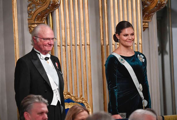 Entertainment Themen der Woche KW51 Entertainment Bilder des Tages King Carl Gustaf and Crown Princess Victoria attend the Swedish Academy s Annual Grand Ceremony at the Old Stock Exchange building in Stockholm Sweden 20 Dec 2021. STOCKHOLM SWEDEN x10060x *** King Carl Gustaf and Crown Princess Victoria attend the Swedish Academy s Annual Grand Ceremony at the Old Stock Exchange building in Stockholm Sweden 20 Dec 2021 STOCKHOLM SWEDEN x10060x,  Copyright: xHenrikxMontgomery TTx ROYALS SWEDISH ACADEMY
