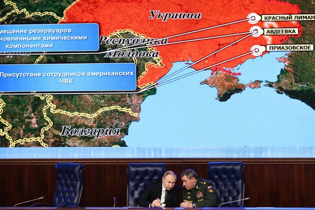 News Themen der Woche KW51 News Bilder des Tages MOSCOW, RUSSIA - DECEMBER 21, 2021: Russia s President Vladimir Putin (L) and Russia s First Deputy Defense Minister Valery Gerasimov, chief of the General Staff of the Russian Armed Forces, attend an extended meeting of the Russian Defense Ministry Board at the National Defense Control Center. Mikhail Tereshchenko TASS  TS11C970