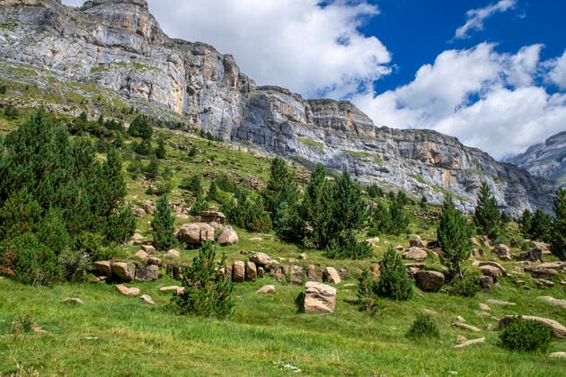 Ordesa y Monte Perdido National Park, Huesca, Aragon, Spain, Pyrenees mountains. Karst limestone peaks within Ordesa and Monte Perdido National Park, Spanish Pyrenees Huesca Spain Copyright: xSergixReboredox SRE-Ordesa 40