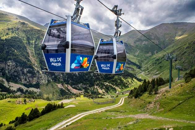 IMAGO Creative: Sommer, In den Bergen Cable car or gondola in Nuria Sanctuary in summer Ripolles, Girona Catalonia Spain, Pyrenees Girona Spain Copyright: xSergixReboredox SRE-_SRM7139