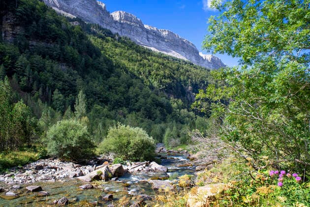 Ordesa y Monte Perdido National Park, Huesca, Aragon, Spain, Pyrenees mountains. Karst limestone peaks within Ordesa and Monte Perdido National Park, Spanish Pyrenees Huesca Spain Copyright: xSergixReboredox SRE-Ordesa 19
