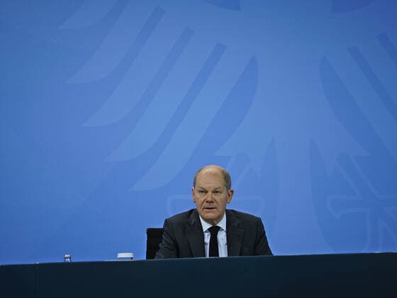 Bundeskanzler Olaf Scholz 21.12.2021 Pressekonferenz von Bundeskanzler Scholz, Ministerpräsident Wüst und Regierender Bürgermeisterin Giffey im Anschluss an die Beratungen mit den Regierungschefinnen und Regierungschefs der Länder Im Kanzleramt am 21.12.2021 Berlin Kanzleramt Berlin GER