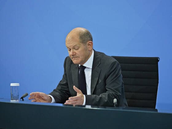 Bundeskanzler Olaf Scholz 21.12.2021 Pressekonferenz von Bundeskanzler Scholz, Ministerpräsident Wüst und Regierender Bürgermeisterin Giffey im Anschluss an die Beratungen mit den Regierungschefinnen und Regierungschefs der Länder Im Kanzleramt am 21.12.2021 Berlin Kanzleramt Berlin GER