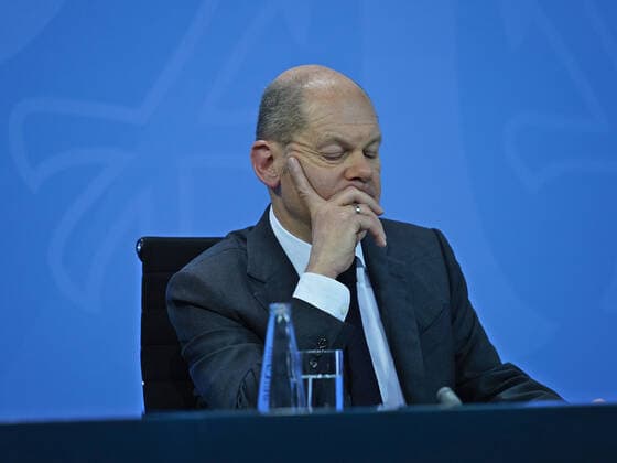 Bundeskanzler Olaf Scholz 21.12.2021 Pressekonferenz von Bundeskanzler Scholz, Ministerpräsident Wüst und Regierender Bürgermeisterin Giffey im Anschluss an die Beratungen mit den Regierungschefinnen und Regierungschefs der Länder Im Kanzleramt am 21.12.2021 Berlin Kanzleramt Berlin GER