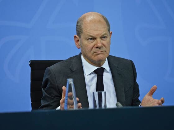 Bundeskanzler Olaf Scholz 21.12.2021 Pressekonferenz von Bundeskanzler Scholz, Ministerpräsident Wüst und Regierender Bürgermeisterin Giffey im Anschluss an die Beratungen mit den Regierungschefinnen und Regierungschefs der Länder Im Kanzleramt am 21.12.2021 Berlin Kanzleramt Berlin GER