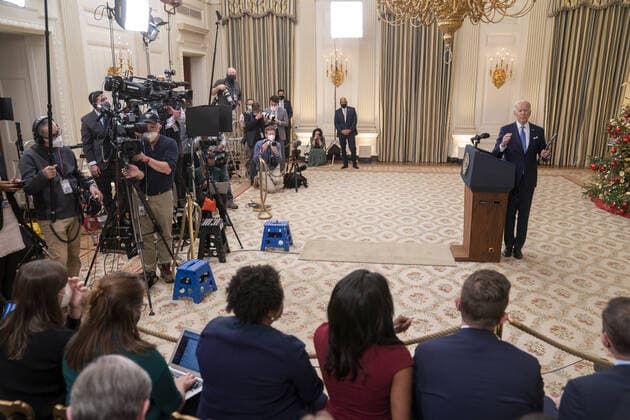 U.S. President Joe Biden delivers remarks on the status of the country s fight against COVID-19 in State Dining Room of the White House in Washington, DC., on Tuesday, December 21, 2021. Biden spoke on the topic as the country sees rising cases amid the growing Omicron variant.  WAP20211221525 KenxCedeno