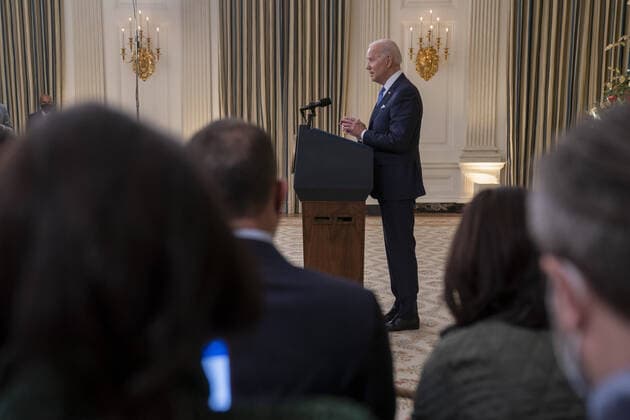 U.S. President Joe Biden delivers remarks on the status of the country s fight against COVID-19 in State Dining Room of the White House in Washington, DC., on Tuesday, December 21, 2021. Biden spoke on the topic as the country sees rising cases amid the growing Omicron variant.  WAP20211221523 KenxCedeno
