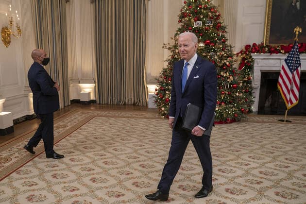 U.S. President Joe Biden delivers remarks on the status of the country s fight against COVID-19 in State Dining Room of the White House in Washington, DC., on Tuesday, December 21, 2021. Biden spoke on the topic as the country sees rising cases amid the growing Omicron variant.  WAP20211221527 KenxCedeno
