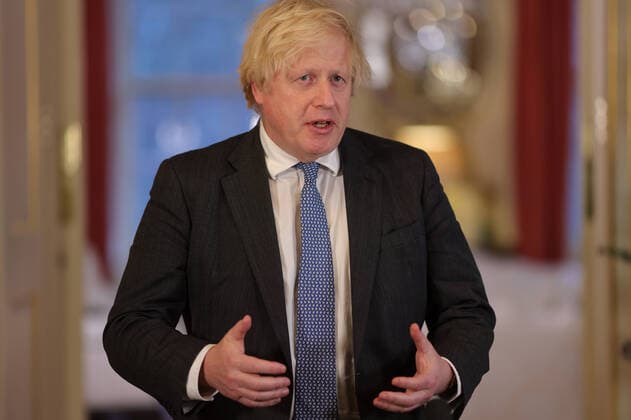 News Themen der Woche KW51 News Bilder des Tages (211222) -- LONDON, Dec. 22, 2021 -- British Prime Minister Boris Johnson records a video in London, Britain, Dec. 21, 2021. British Prime Minister Boris Johnson confirmed Tuesday that he will not introduce any further COVID restrictions in England before Christmas, but warned that the situation remains finely balanced ahead of the new year. In a video posted on social media by Downing Street, the prime minister said: People can go ahead with their Christmas plans . However, he urged caution and suggested people should take a test before meeting elderly relatives. ( No 10 Downing Street Handout via Xinhua) BRITAIN-LONDON-BORIS JOHNSON-BEFORE CHRISTMAS-COVID RESTRICTIONS AndrewxParsons 