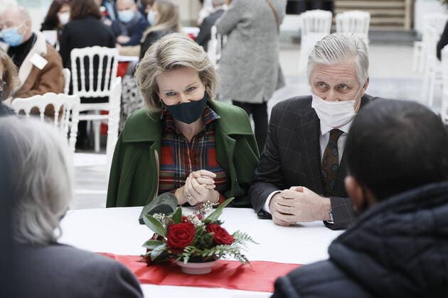 Entertainment Themen der Woche KW51 News Bilder des Tages Queen Mathilde of Belgium and King Philippe - Filip of Belgium pictured during a Christmas activity organised by Caritas Secours and several local associations for the victims of the July floods, in Verviers, Wednesday 22 December 2021.  BRUNOxFAHY 3160977
