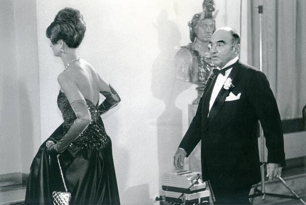 Fürstin Gloria und Fürst Johannes von Thurn und Taxis, München 1987 DEU, Deutschland, München, 05.11.1987, Fürstin Gloria von Thurn und Taxis, geb. 1960, Frisur von Starfriseur Gerhard Meir, (gest. 2020), mit ihrem Ehemann Fürst Johannes von Thurn und Taxis, (1926-1990), beim Empfang des britischen Kronprinzenpaars in der Münchner Residenz, Ehepaar, Ehe, Adel, Hochadel, Adelige, Society, High Society, Gesellschaft, Geschichte, Bayern, bayerisch, Zeitgeschichte, 1980er, 80er Jahre, Achtziger Jahre, historisch, *** Princess Gloria and Prince Johannes von Thurn und Taxis, Munich 1987 DEU, Germany, Munich, 05 11 1987, Princess Gloria von Thurn und Taxis, b 1960, hairstyle by star hairdresser Gerhard Meir, d 2020 , with her husband Prince