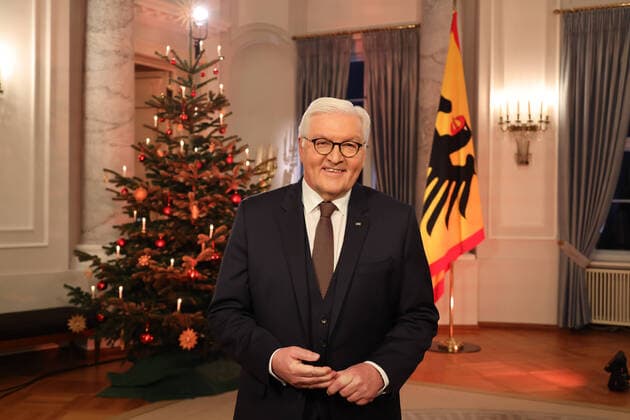 Bilder des Jahres 2021, News 12 Dezember News Themen der Woche KW51 News Bilder des Tages Bundespraesident im Schloss 22.12.2021, Germany, Berlin, Bundespraesidalamt Schloss Bellevue, Weihnachtsansprache des Bundespraesidenten Frank-Walter Steinmeier im Schloss Bellevue, Berlin Berlin Germany *** German President at the Bellevue Palace 22 12 2021, Germany, Berlin, Federal Presidents Office Bellevue Palace, Christmas speech of the German President Frank Walter Steinmeier at the Bellevue Palace, Berlin Berlin Germany