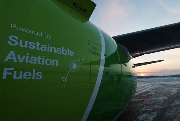 IMAGO Nature: Unsere Erde, Energiequellen, Biomasse MOSCOW REGION, RUSSIA â€“ DECEMBER 22, 2021: An Airbus A320-271N aircraft operated by the S7 Airlines lands at Domodedovo International Airport after performing the first flight on biofuel in Russia. The plane was filled up with sustainable aviation fuel (SAF) at the Airbus factory in Toulouse with the share of the biofuel in the mixture being 10%. Alexander Shcherbak TASS  TS11CD0D