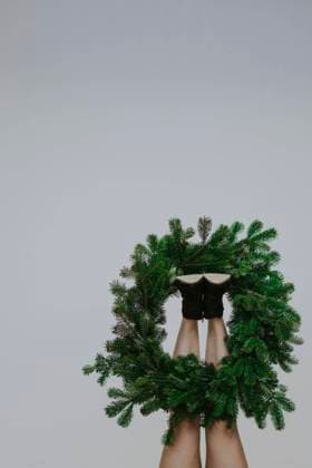  Tannenkranz auf den Füßen *** Fir wreath on the feet Copyright: imageBROKER/MichaelaxBegsteiger ibxbeg07195178.jpg
