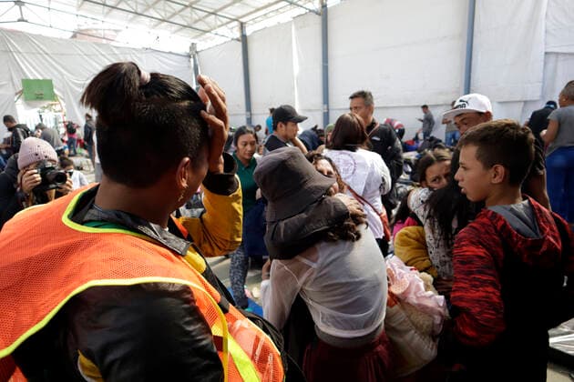 Migrants Continue Their Journel to Northern Mexico MEXICO CITY, MEXICO - DECEMBER 22, 2021: Central American migrants leave the Pilgrim s House after 10 days, say goodbye to their colleagues and friends before continuing their journey to the north of the country looking for job opportunities. On December 22, 2021 in Mexico City, Mexico. (Photo by Luis Barron Eyepix Group) Copyright: xLuisxBarronx xEyepixxGroupx EYEPIXGROUP_LB_22122021_21830