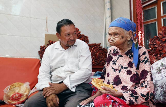KASHGAR, CHINA - AUGUST 22: Alimihan Seyiti eats food on August 22, 2021 in Kashgar, Xinjiang Uygur Autonomous Region of China. Alimihan Seyiti, the oldest person in China, passed away on December 16 at the age of 135 in Xinjiang.  Copyright: xVCGx CFP111362201357