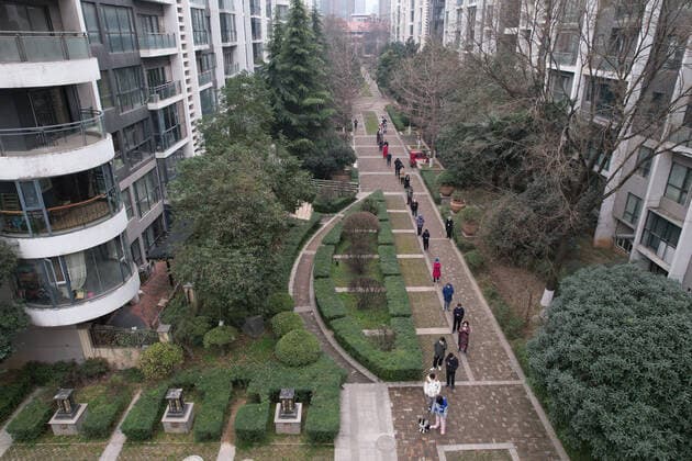 (211223) -- XI AN, Dec. 23, 2021 -- Aerial photo shows residents queuing up for nucleic acid test in Xi an, northwest China s Shaanxi Province, Dec. 23, 2021. Xi an imposed a citywide lockdown, effective Thursday, in an effort to curb the spread of the latest COVID-19 resurgence. ) CHINA-SHAANXI-XI AN-COVID-19-LOCKDOWN (CN) ShaoxRui 