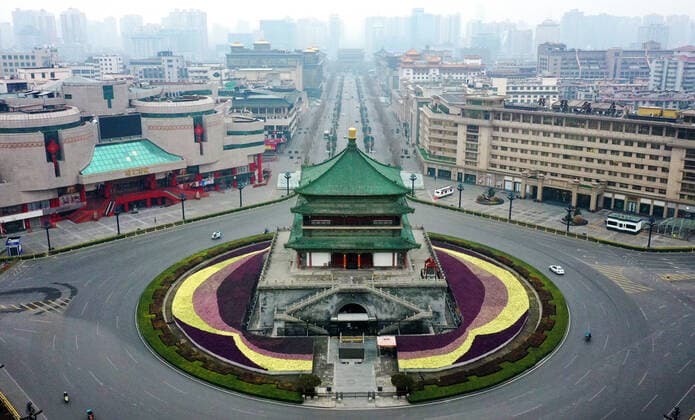 (211223) -- XI AN, Dec. 23, 2021 -- Aerial photo shows the Bell Tower in Xi an, northwest China s Shaanxi Province, Dec. 23, 2021. Xi an imposed a citywide lockdown, effective Thursday, in an effort to curb the spread of the latest COVID-19 resurgence. ) CHINA-SHAANXI-XI AN-COVID-19-LOCKDOWN (CN) LiuxXiao 