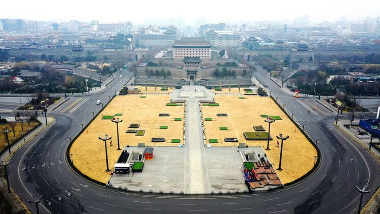 (211223) -- XI AN, Dec. 23, 2021 -- Aerial photo shows a vacant street in Xi an, northwest China s Shaanxi Province, Dec. 23, 2021. Xi an imposed a citywide lockdown, effective Thursday, in an effort to curb the spread of the latest COVID-19 resurgence. ) CHINA-SHAANXI-XI AN-COVID-19-LOCKDOWN (CN) LiuxXiao 